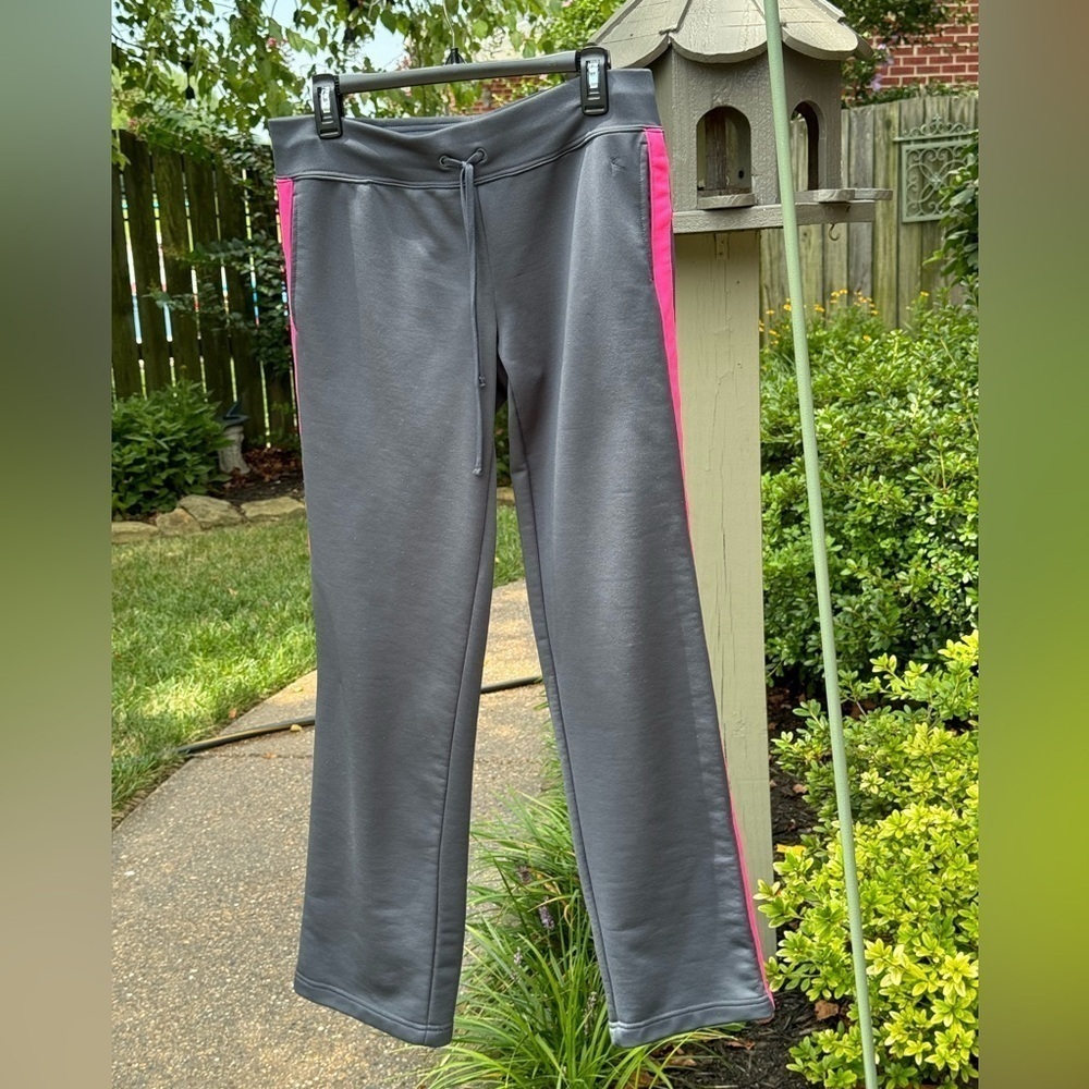 DANSKIN/NOW
Women's Size: M 8/10
Color: GRYSTN
Hot Pink Side Trim~TC